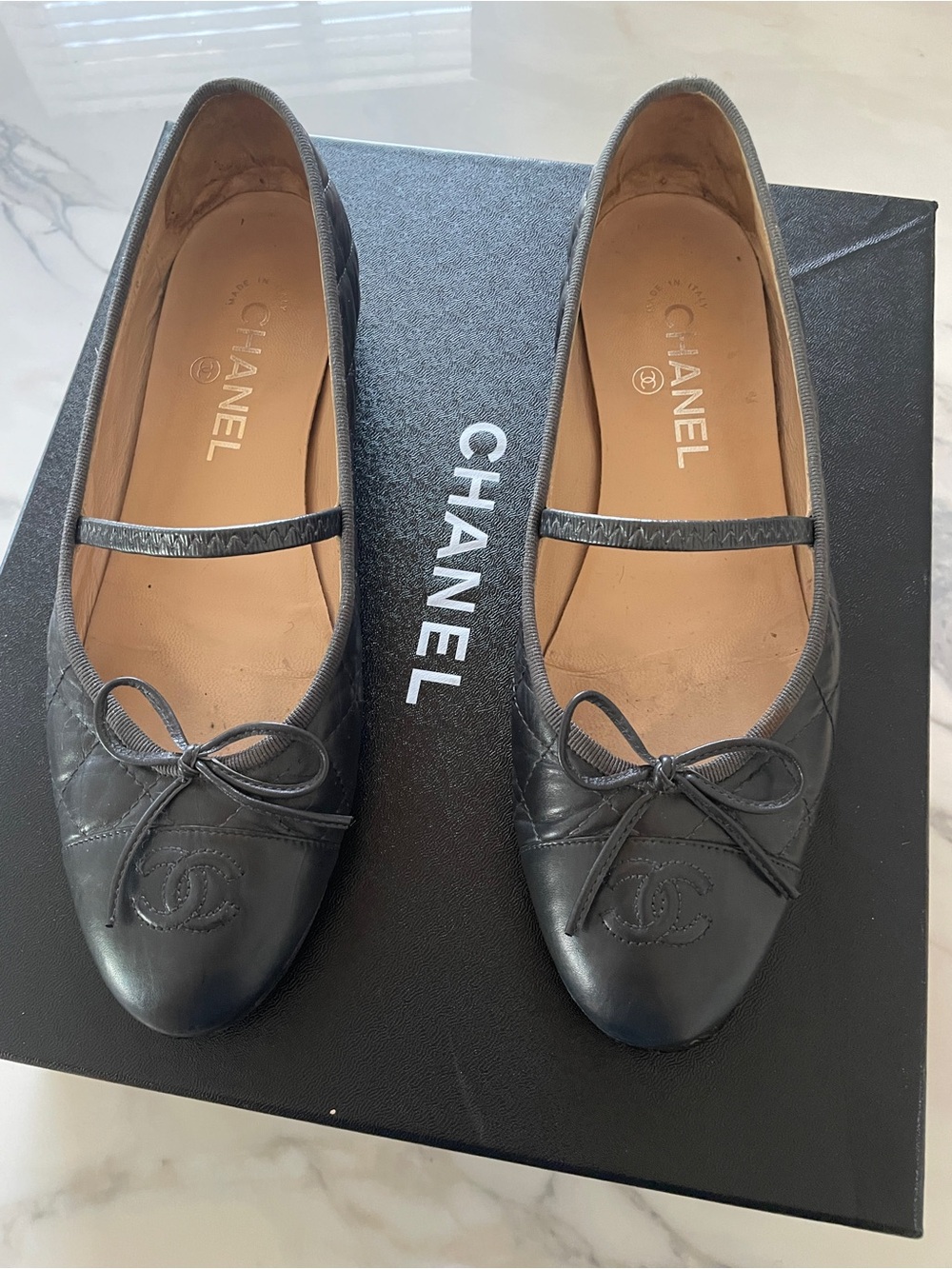 CHANEL Black Quilted Leather Ballet Flats with Bow and CC Emblem